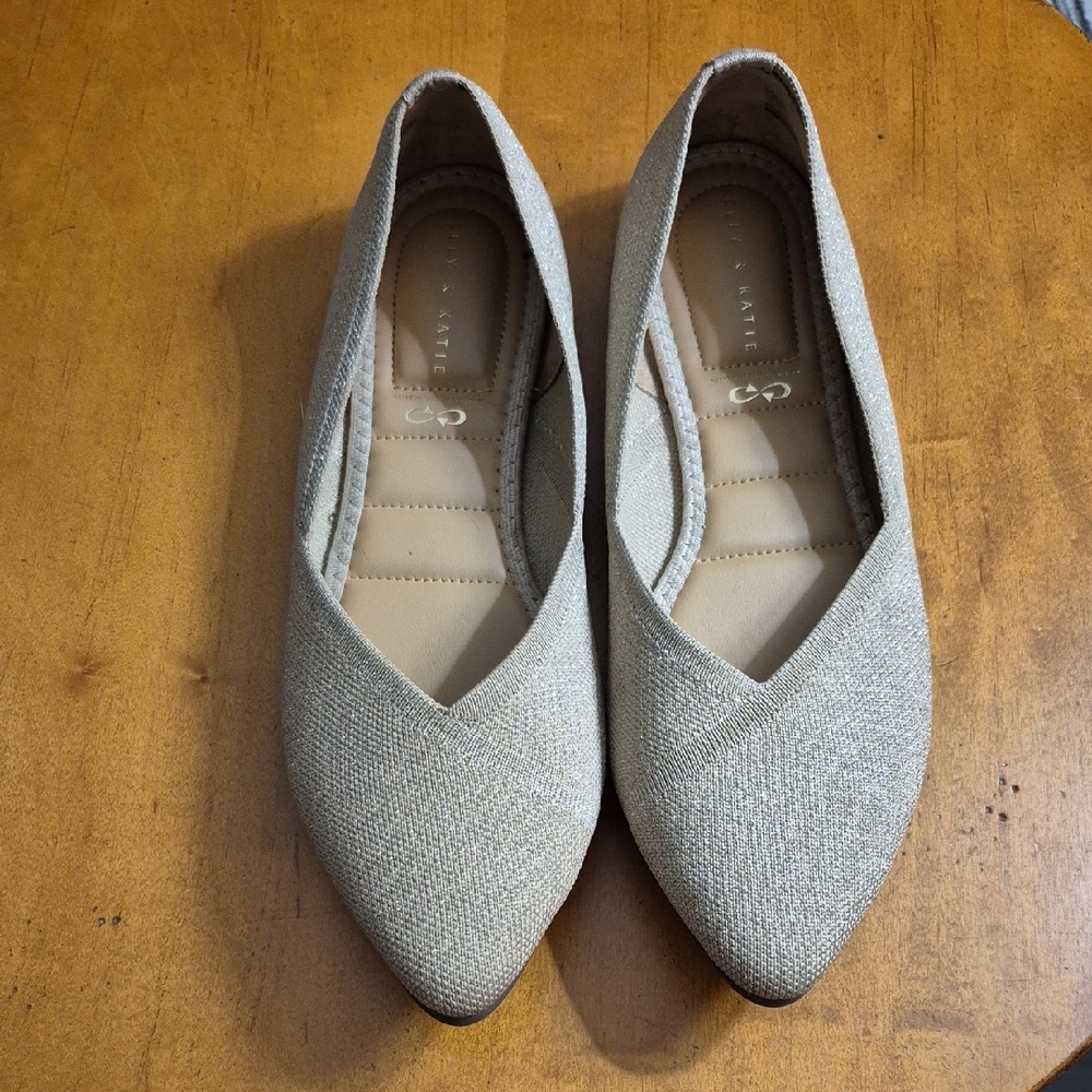 Kelly & Katie Jayde Sustainable Upper Gold Metallic Pointed Flats. Size 10